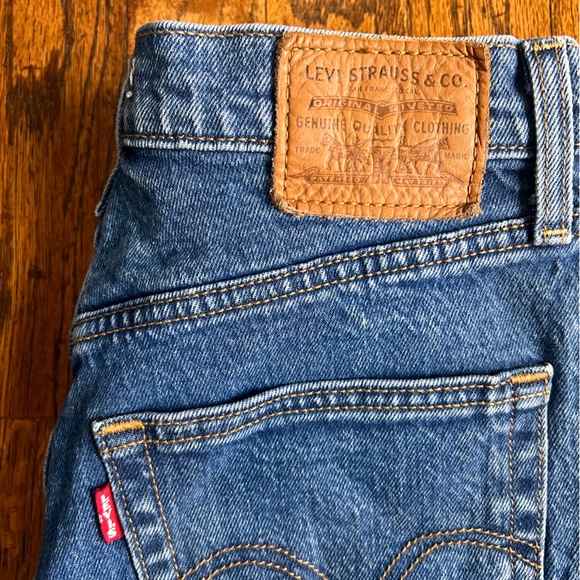 Jean Shorts - Levi’s - Picture 2 of 3